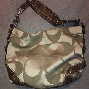 Coach. Medium purse.